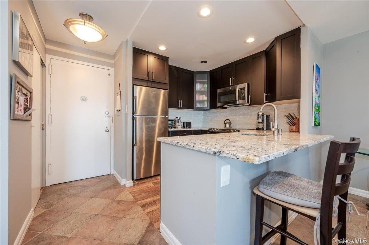 100 W Broadway Unit: 7Jj
