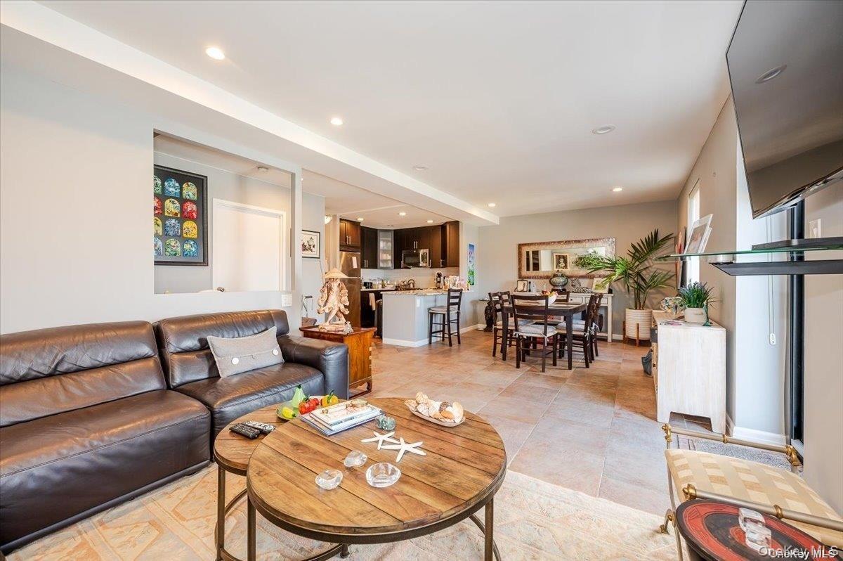 100 W Broadway Unit: 7Jj