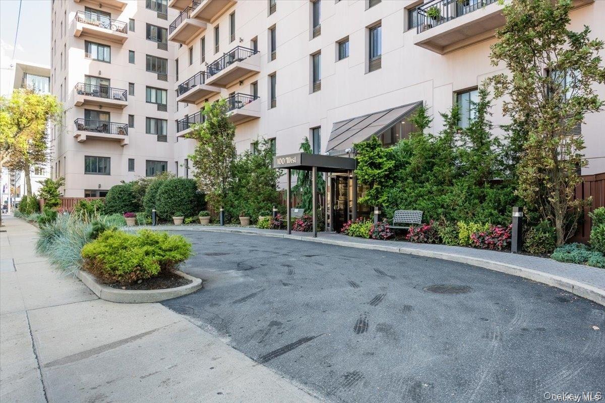 100 W Broadway Unit: 7Jj