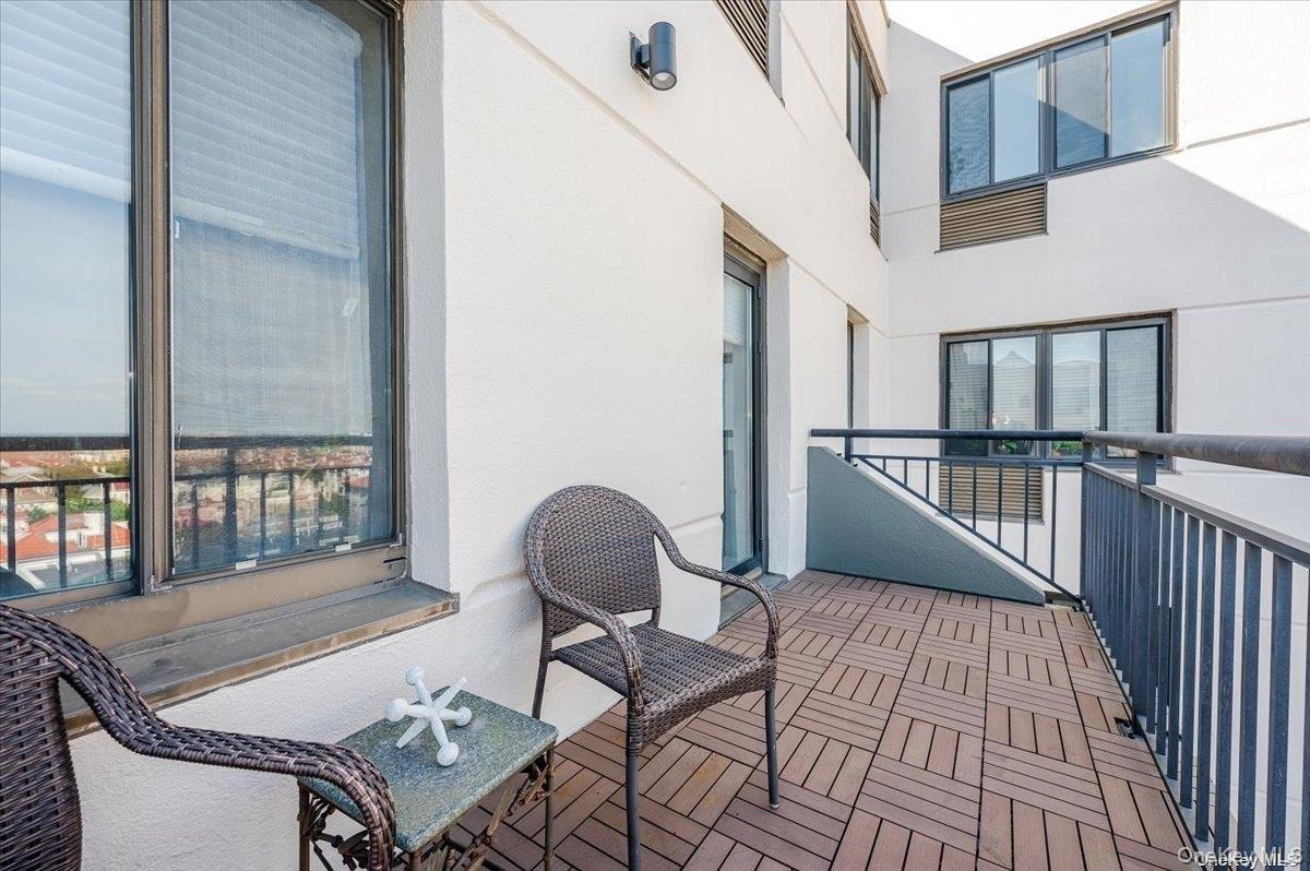 100 W Broadway Unit: 7Jj