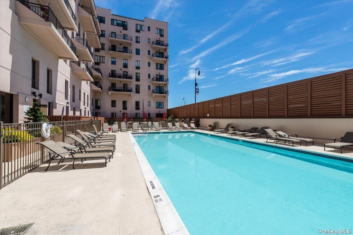100 W Broadway Unit: 7Jj