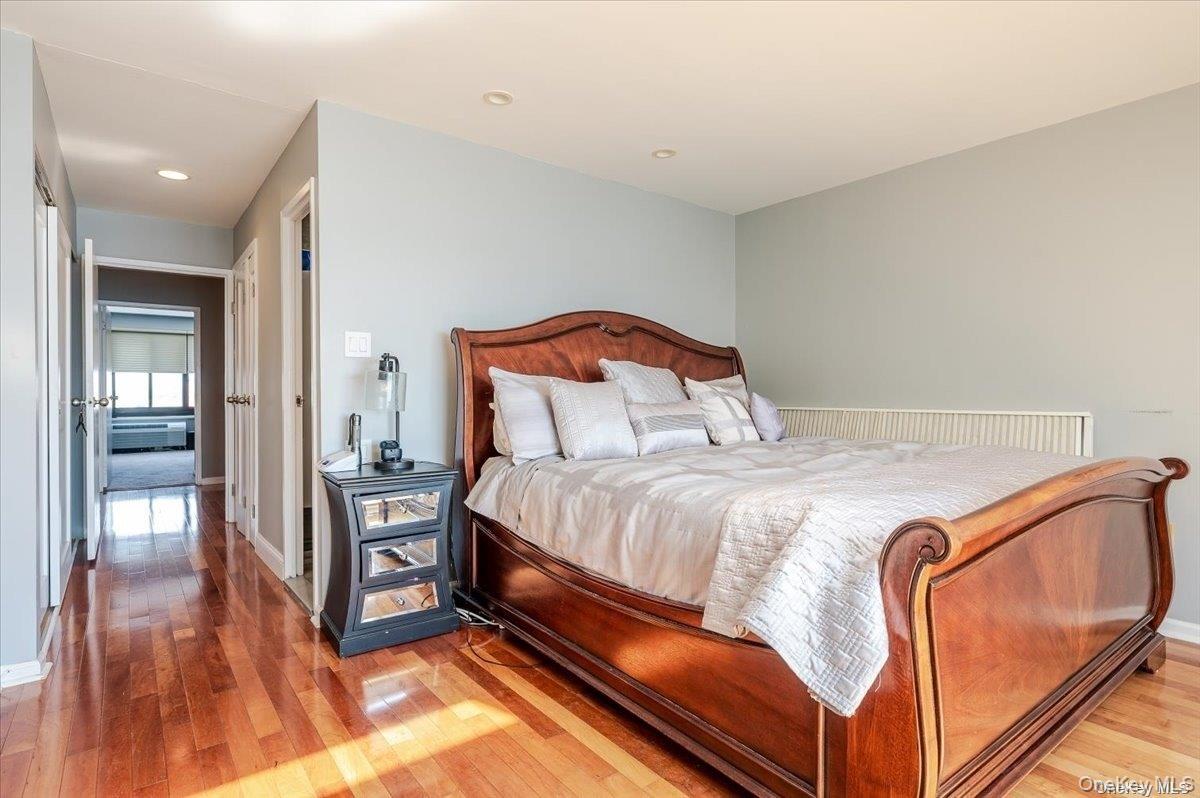 100 W Broadway Unit: 7Jj