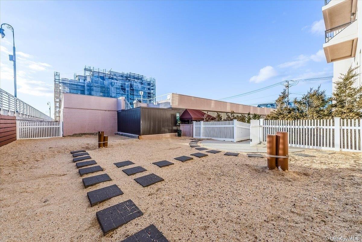 100 W Broadway Unit: 7Jj