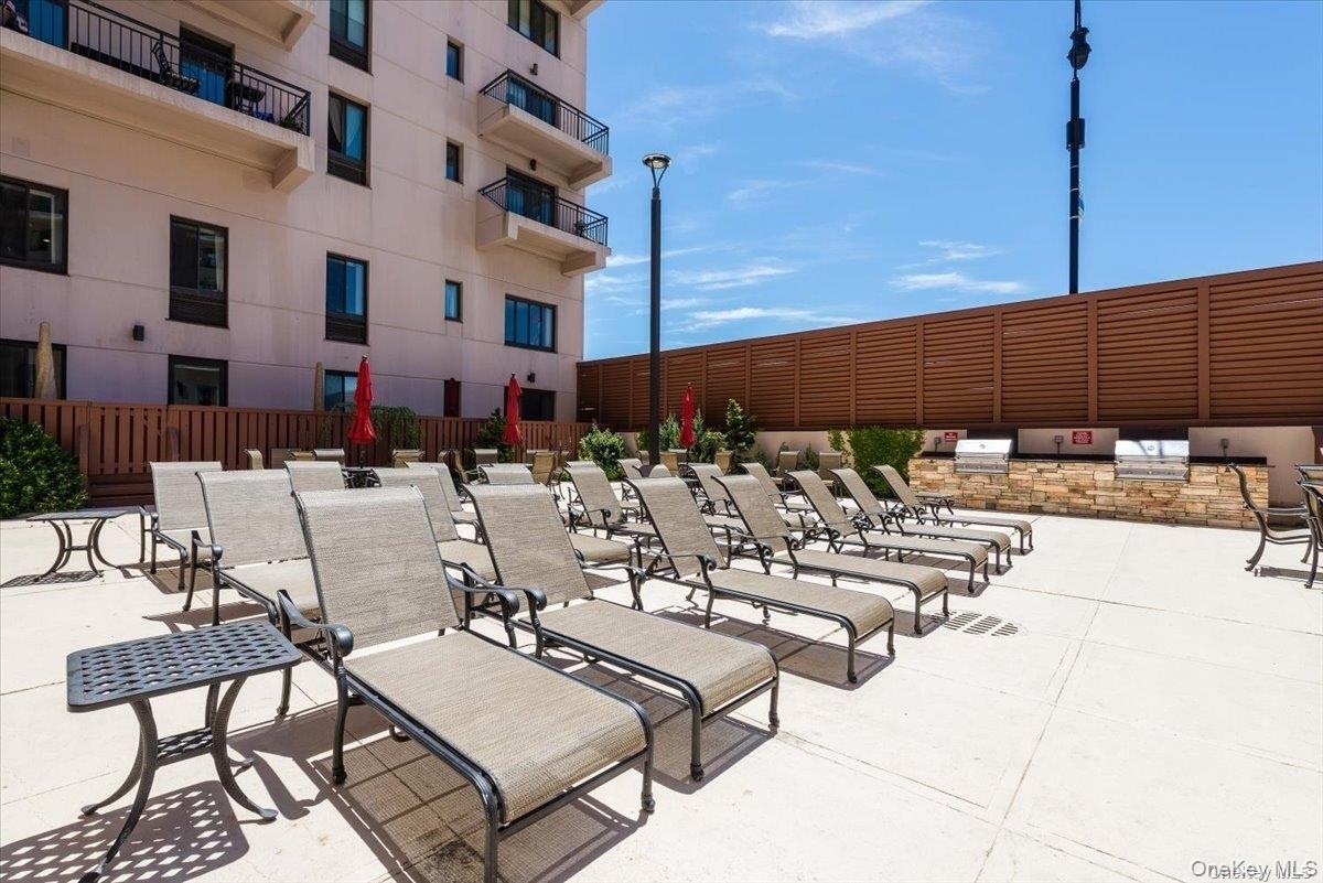 100 W Broadway Unit: 7Jj