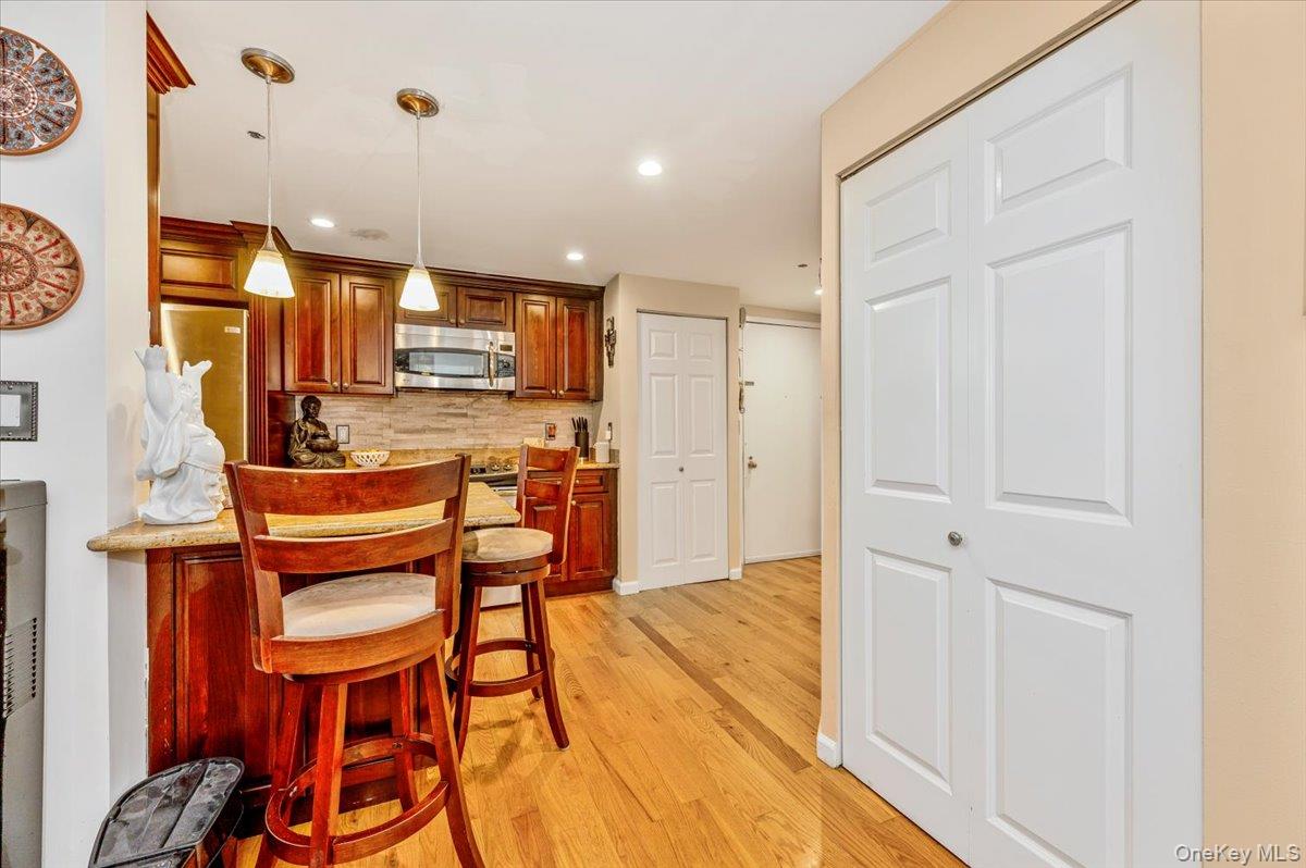 185 W Park Avenue Unit: 201