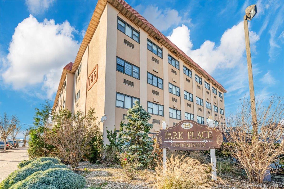 185 W Park Avenue Unit: 201