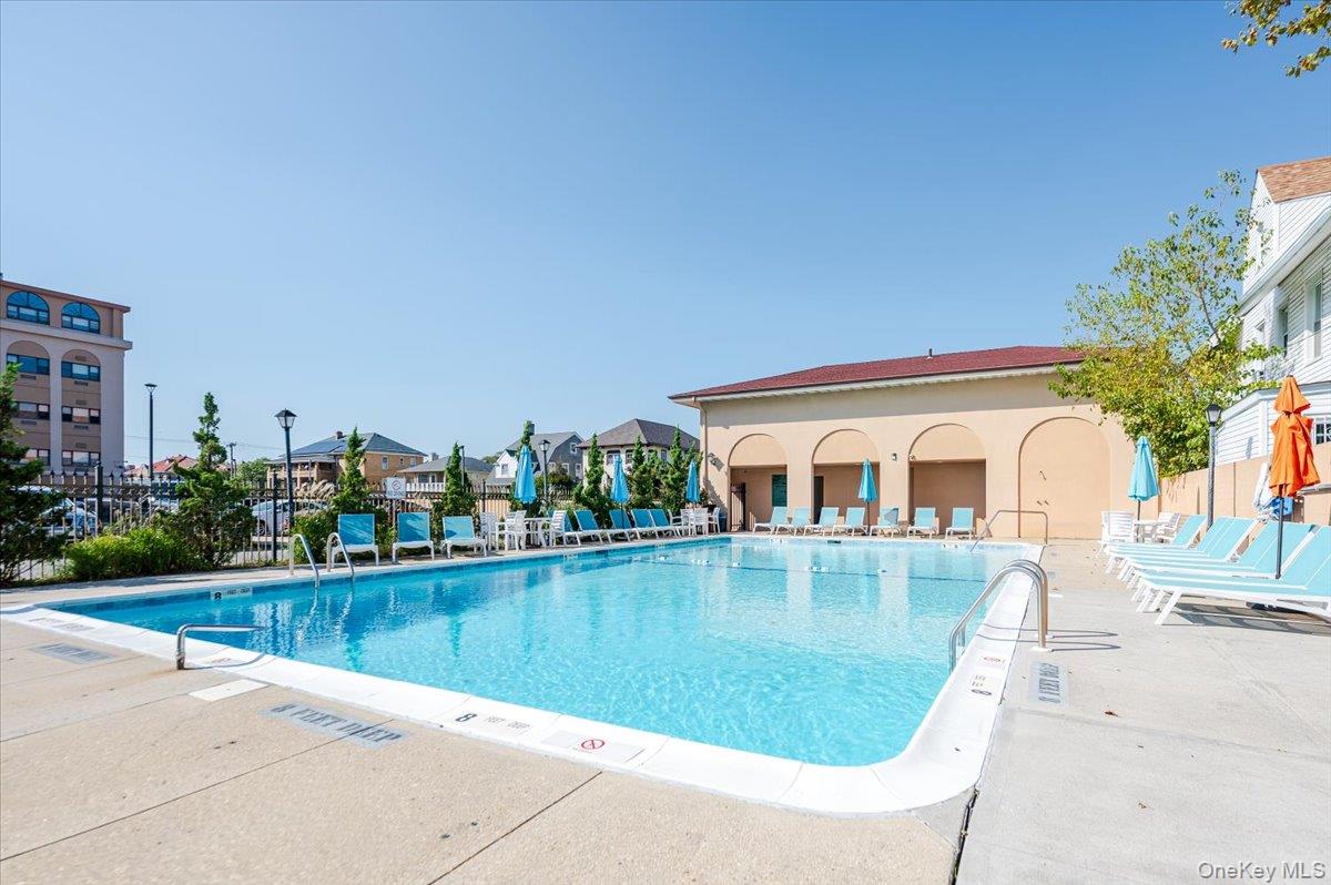185 W Park Avenue Unit: 201