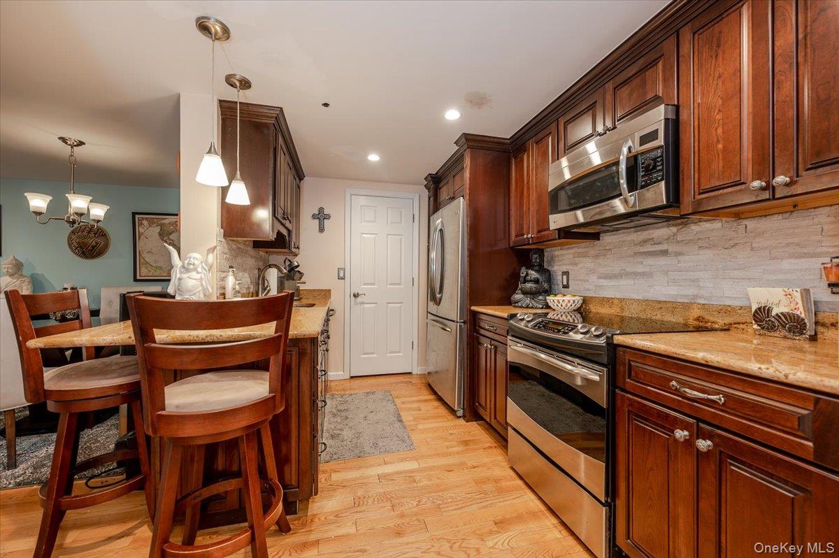 185 W Park Avenue Unit: 201