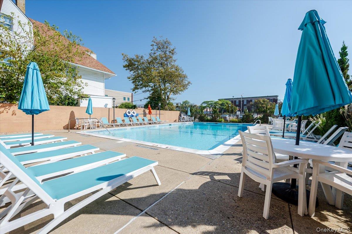 185 W Park Avenue Unit: 201