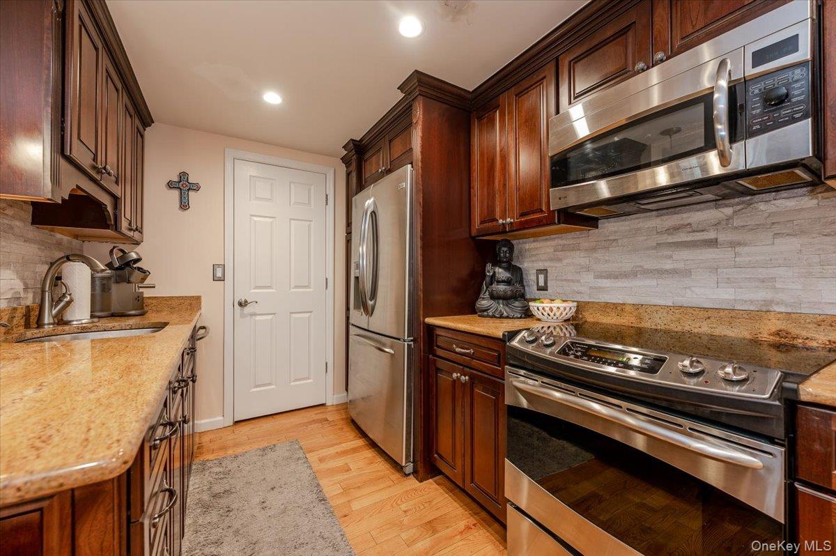 185 W Park Avenue Unit: 201
