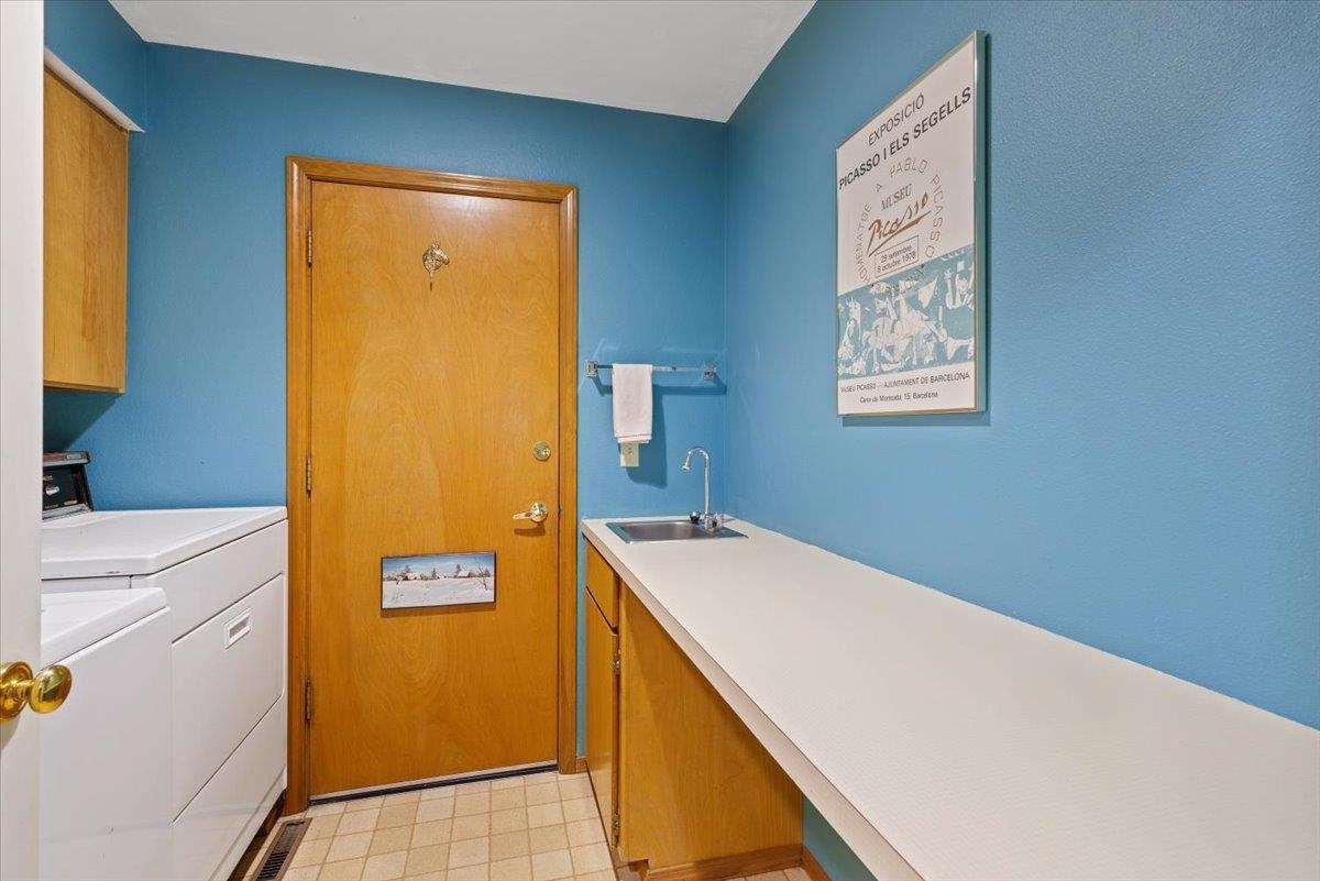 1228 S Greenridge Dr