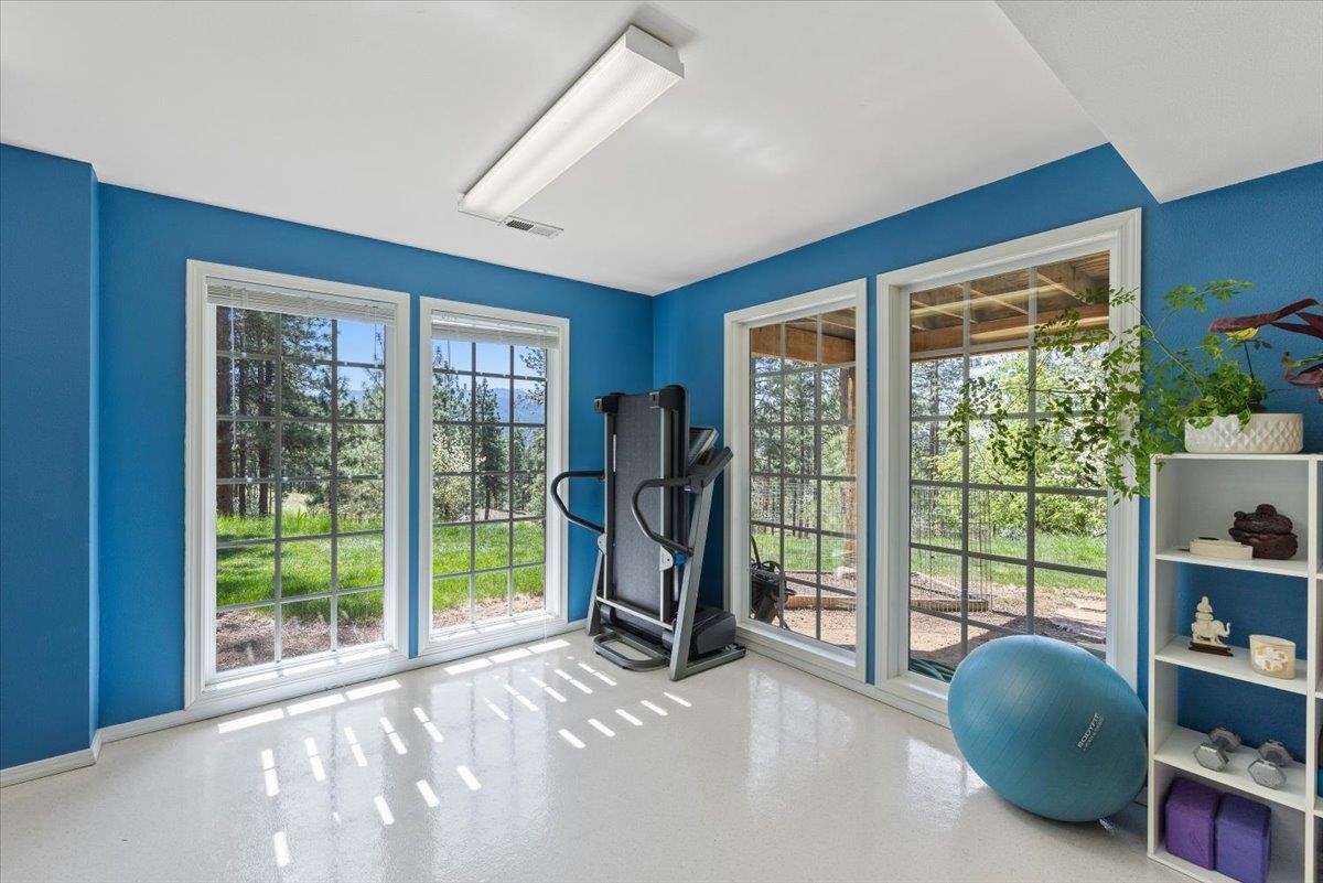 1228 S Greenridge Dr