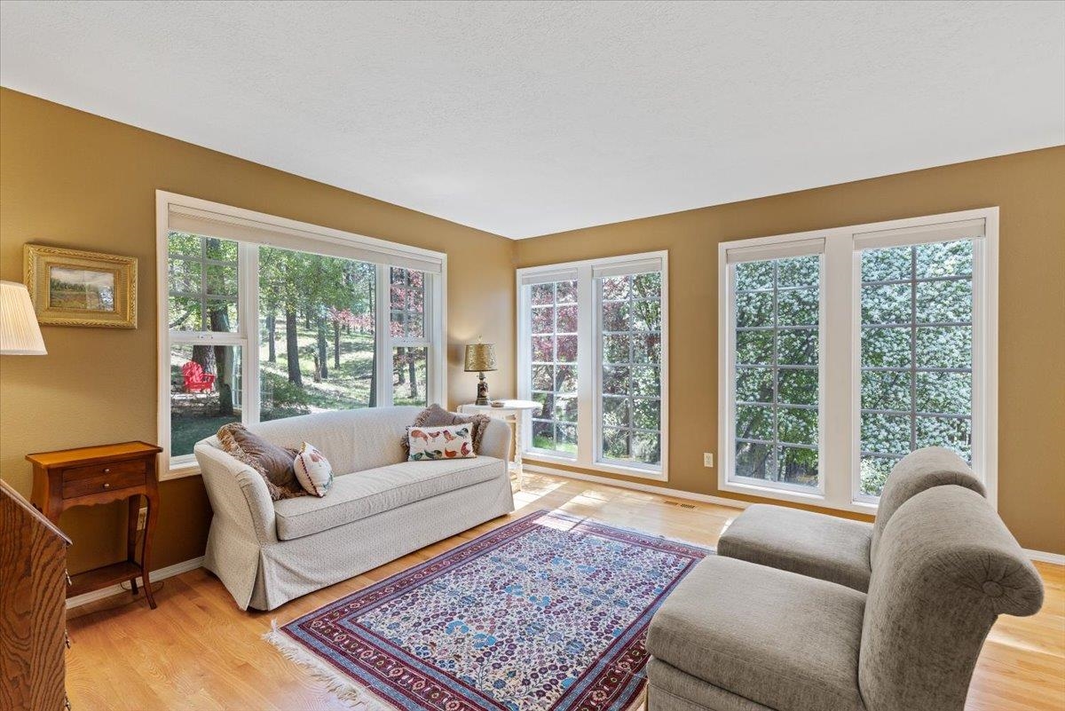 1228 S Greenridge Dr