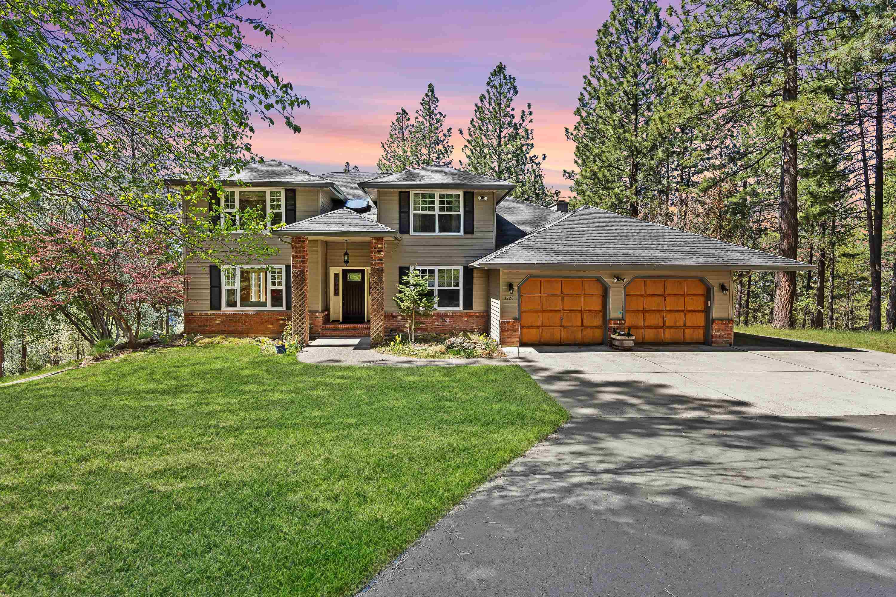 1228 S Greenridge Dr