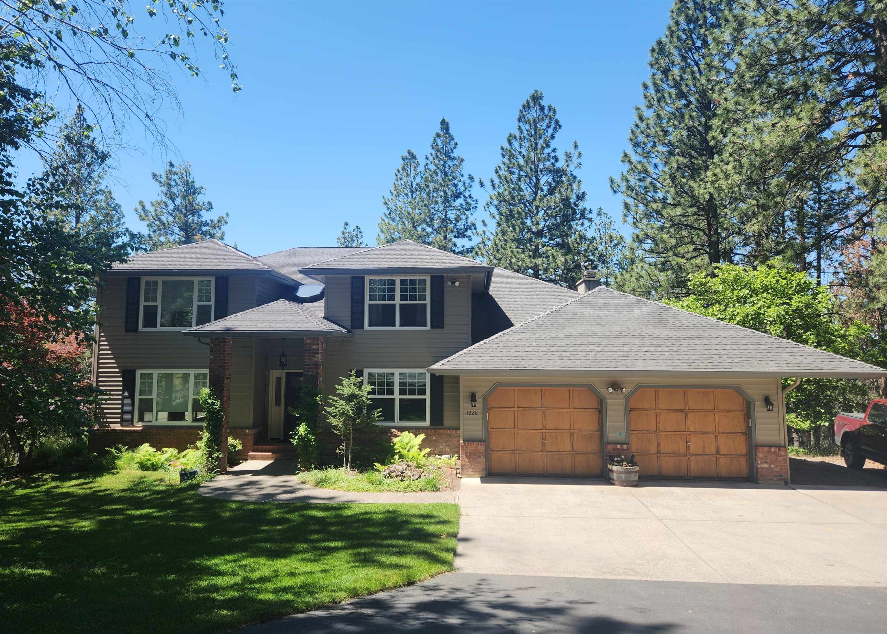 1228 S Greenridge Dr