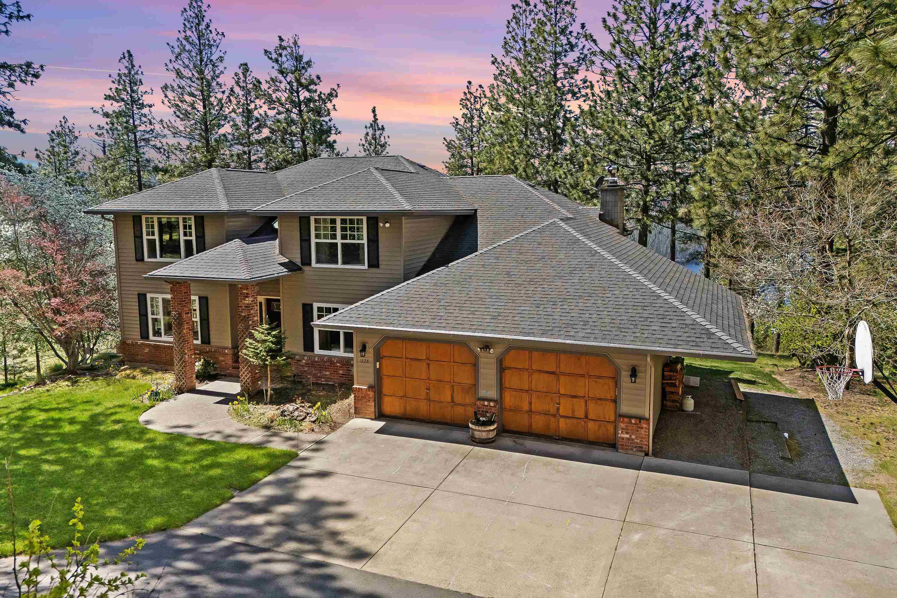 1228 S Greenridge Dr