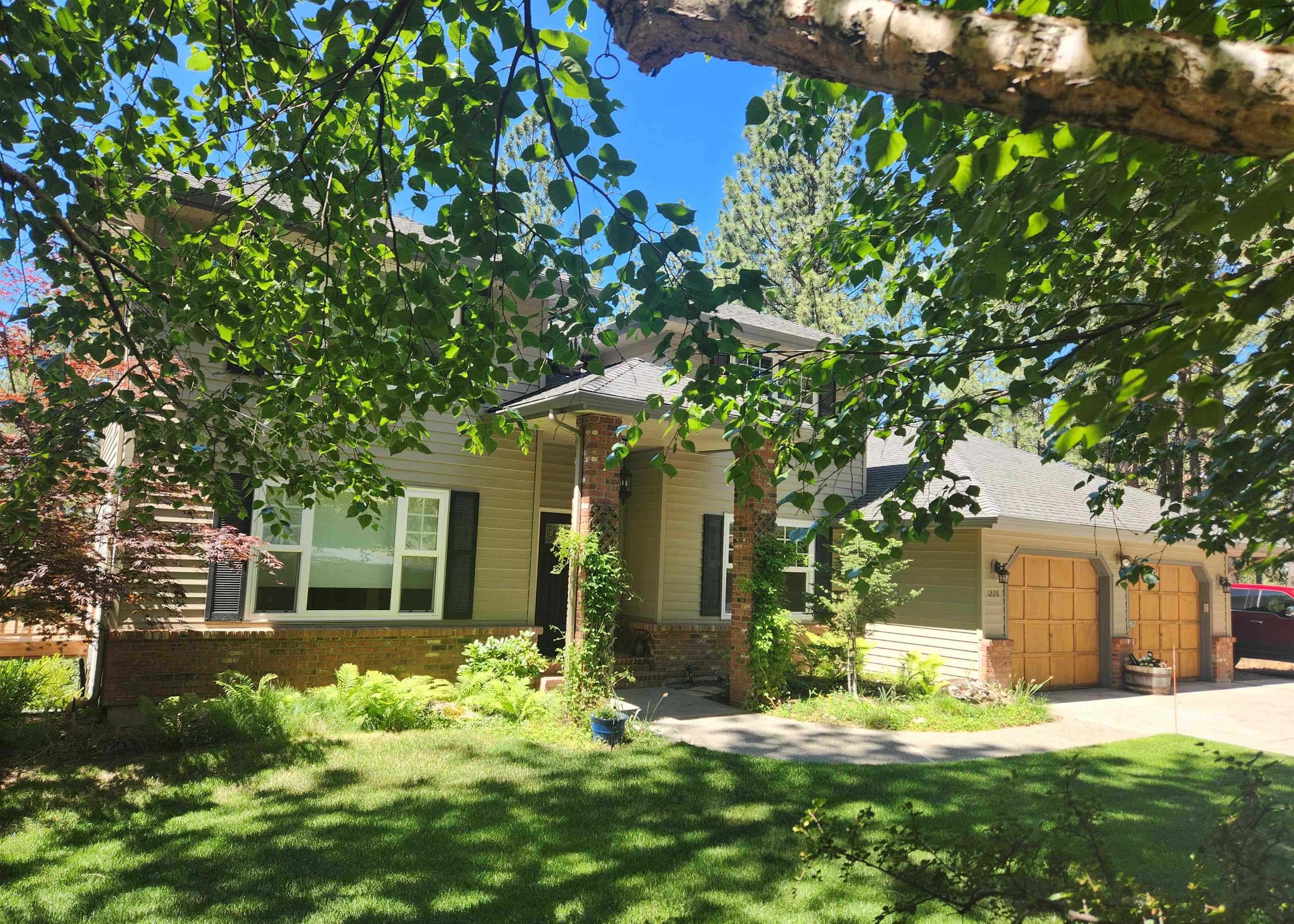 1228 S Greenridge Dr
