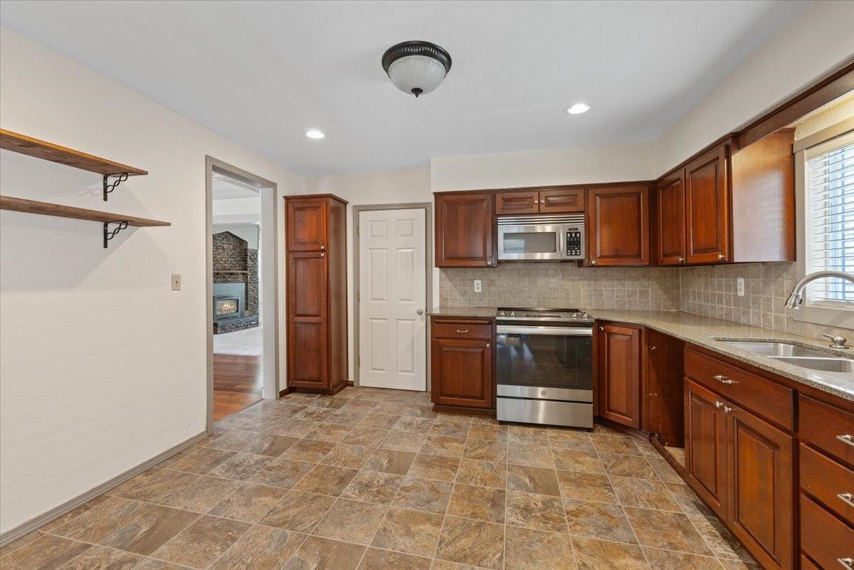 1007 W 15th Ave