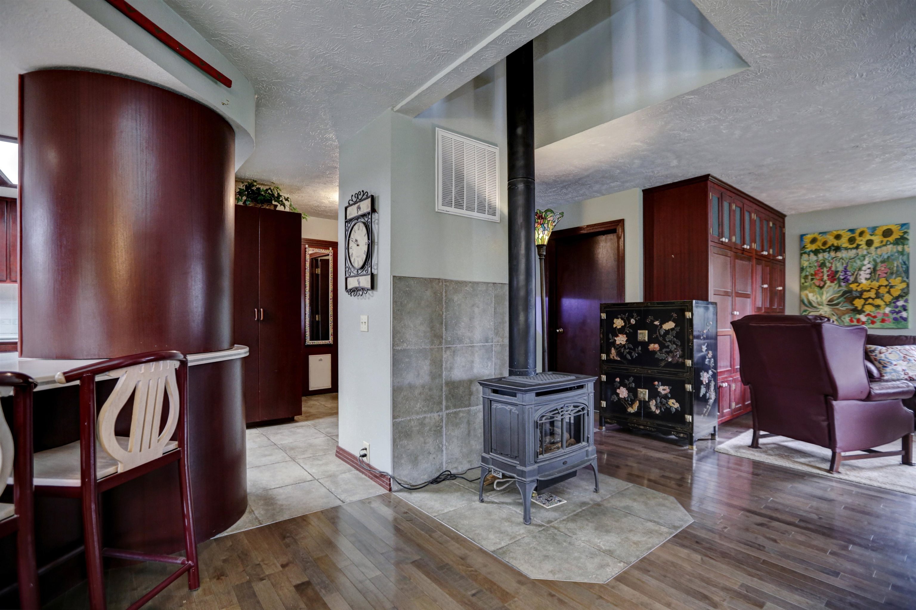 716 W 6th St