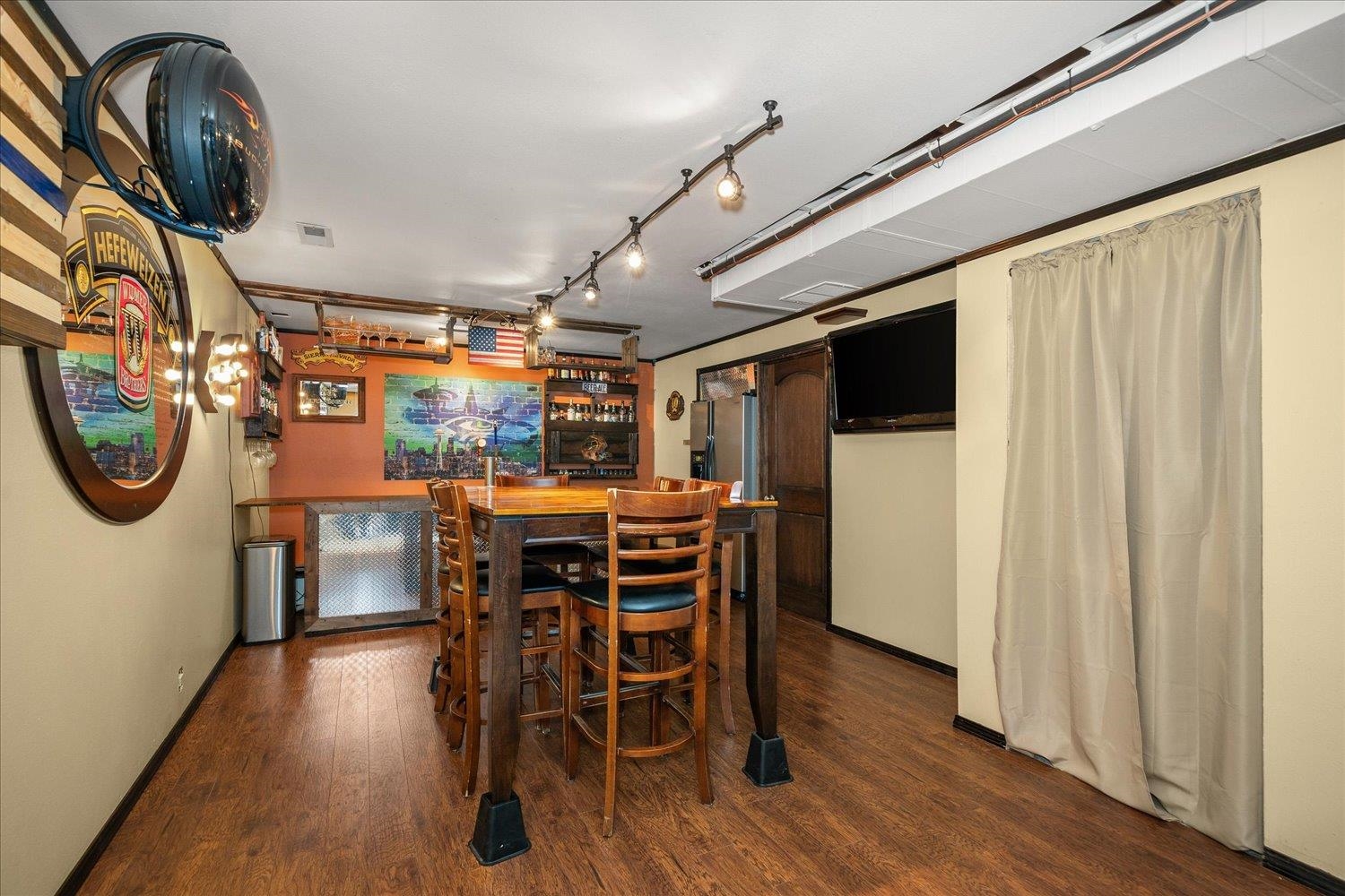 805 E Blackhawk Dr