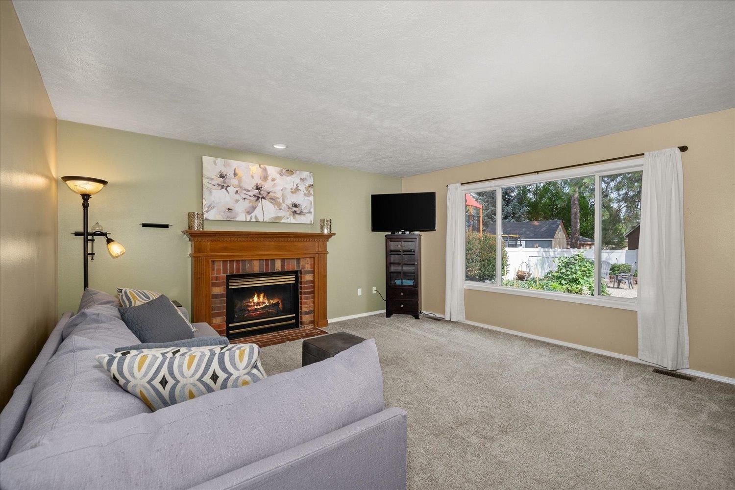 805 E Blackhawk Dr