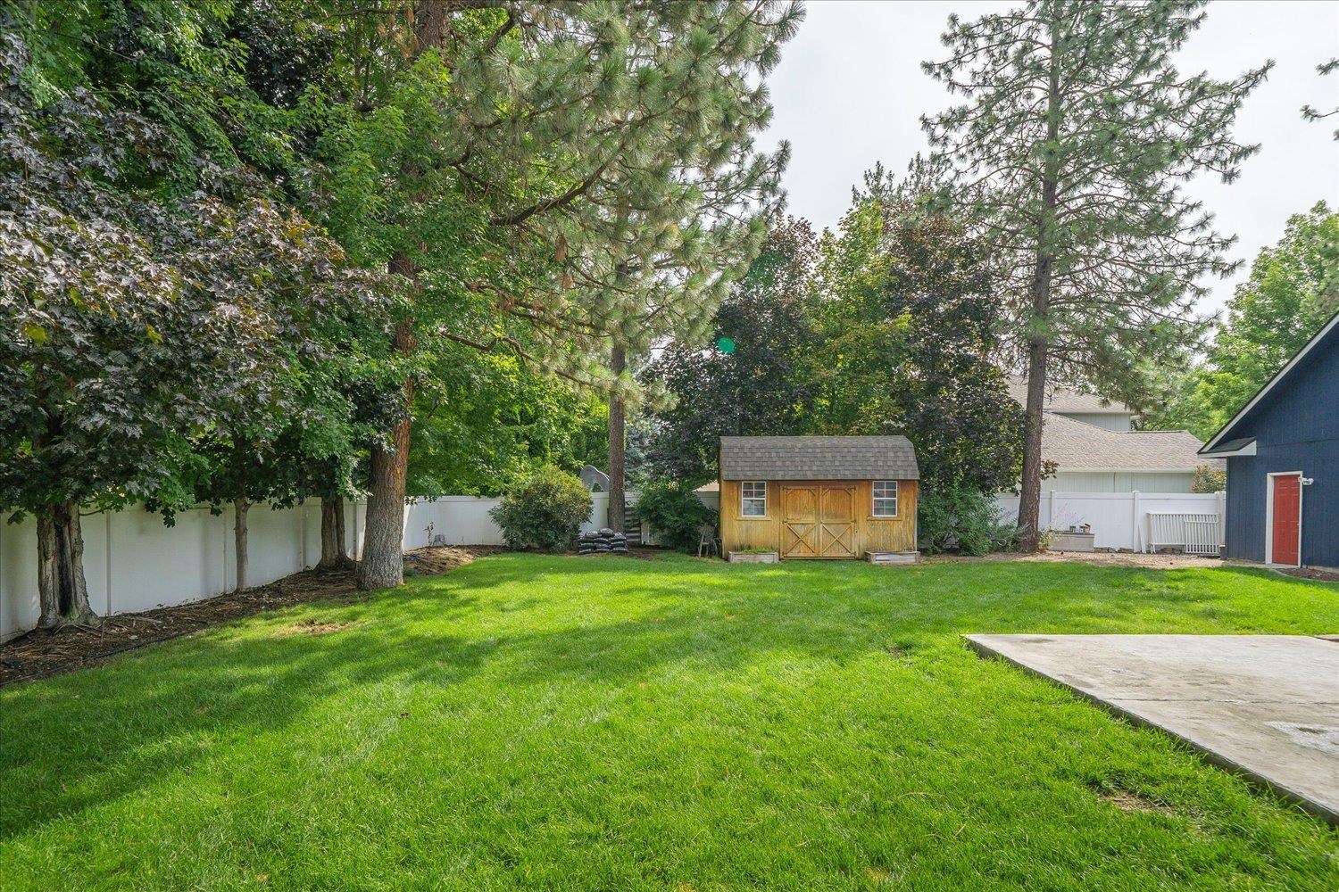 805 E Blackhawk Dr