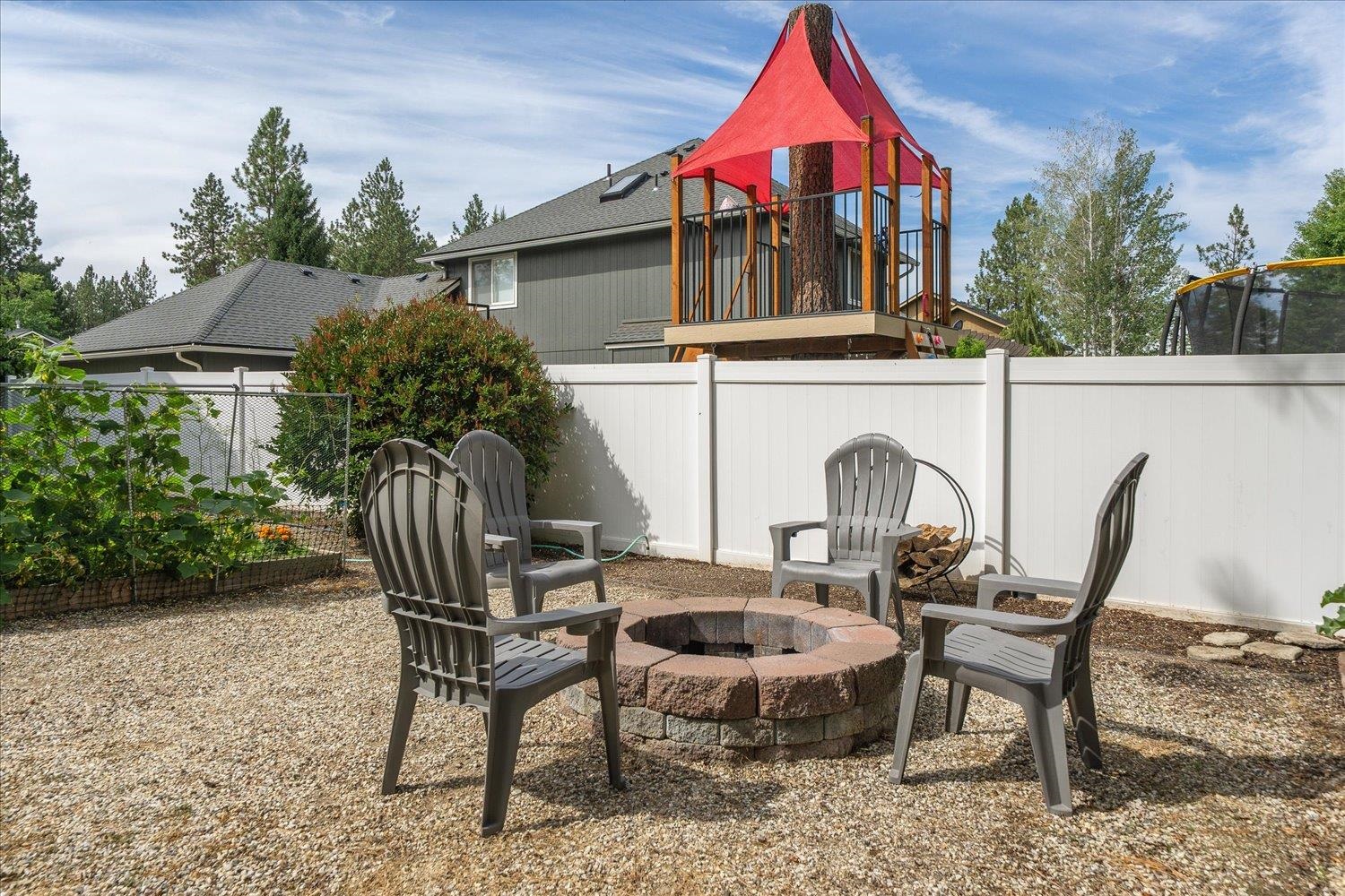 805 E Blackhawk Dr
