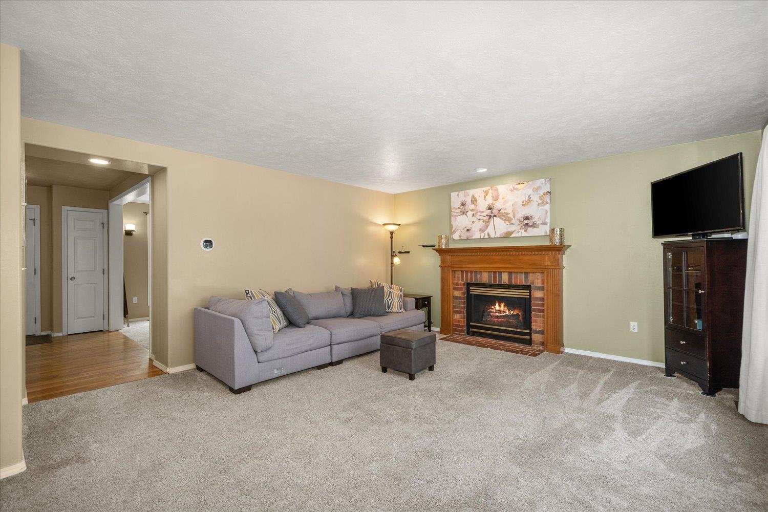 805 E Blackhawk Dr