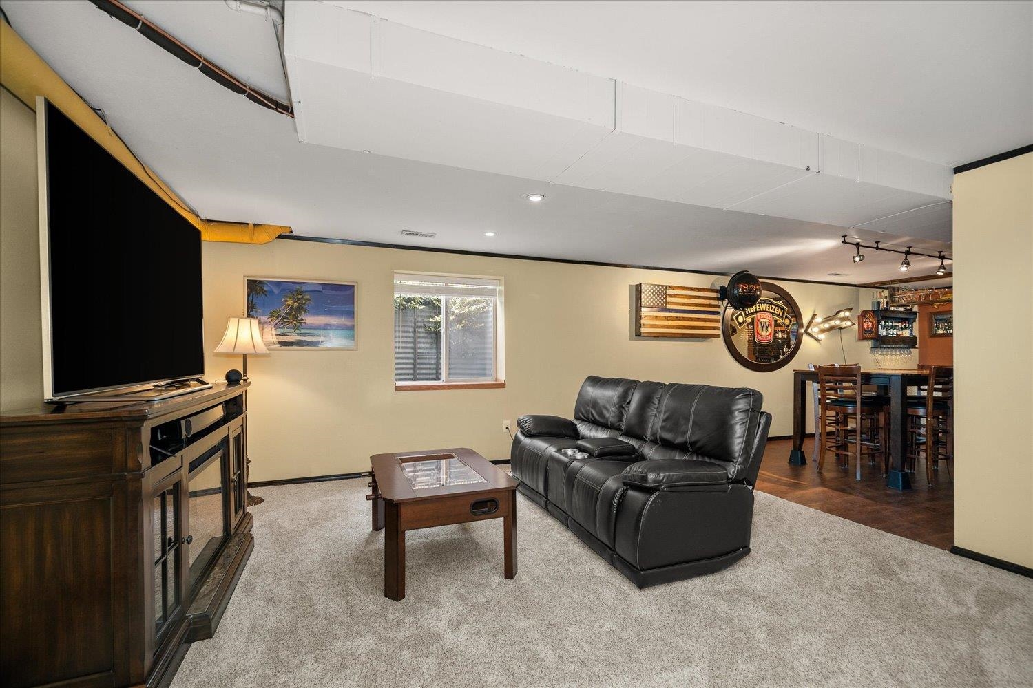 805 E Blackhawk Dr