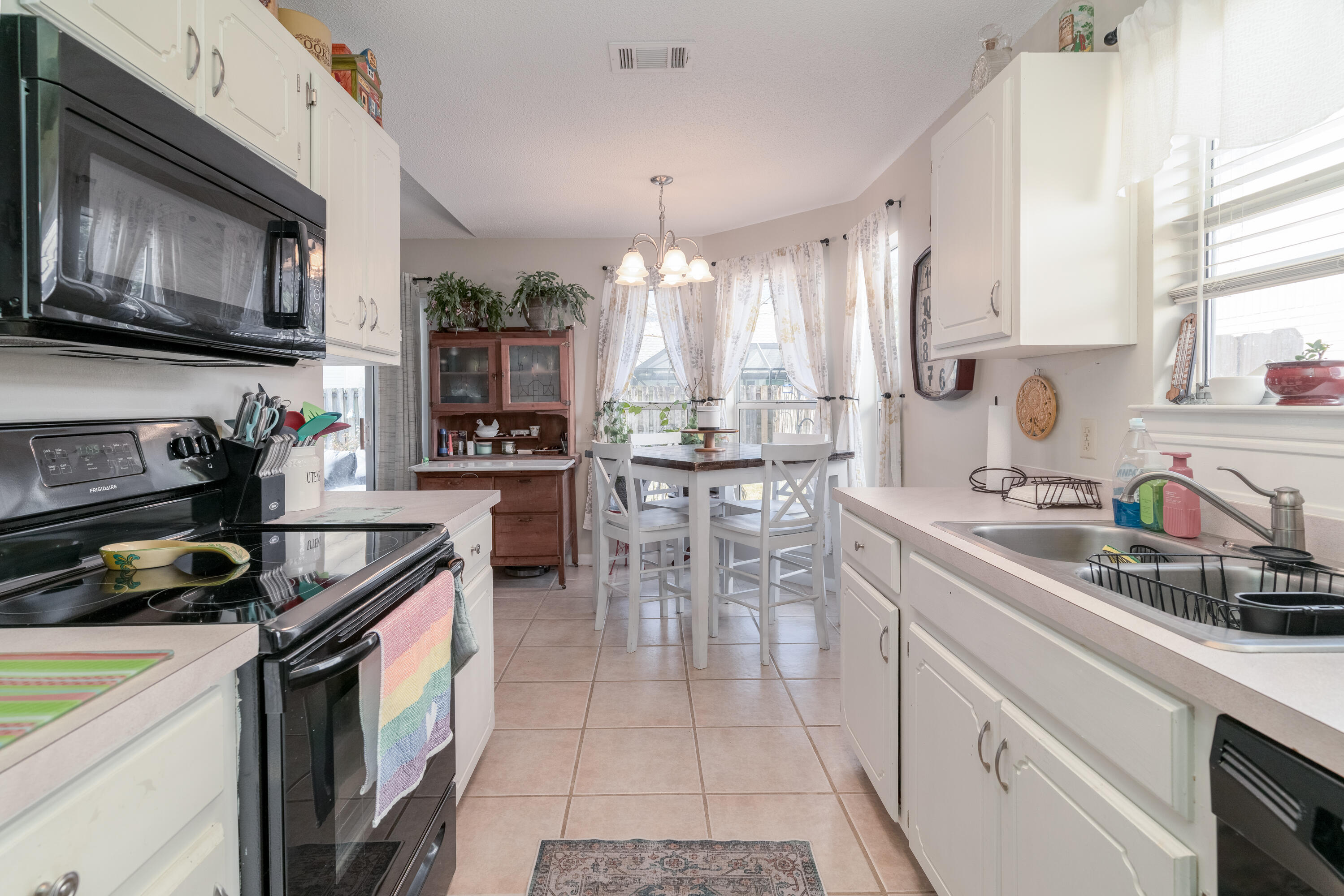 1548 Meadowbrook Court