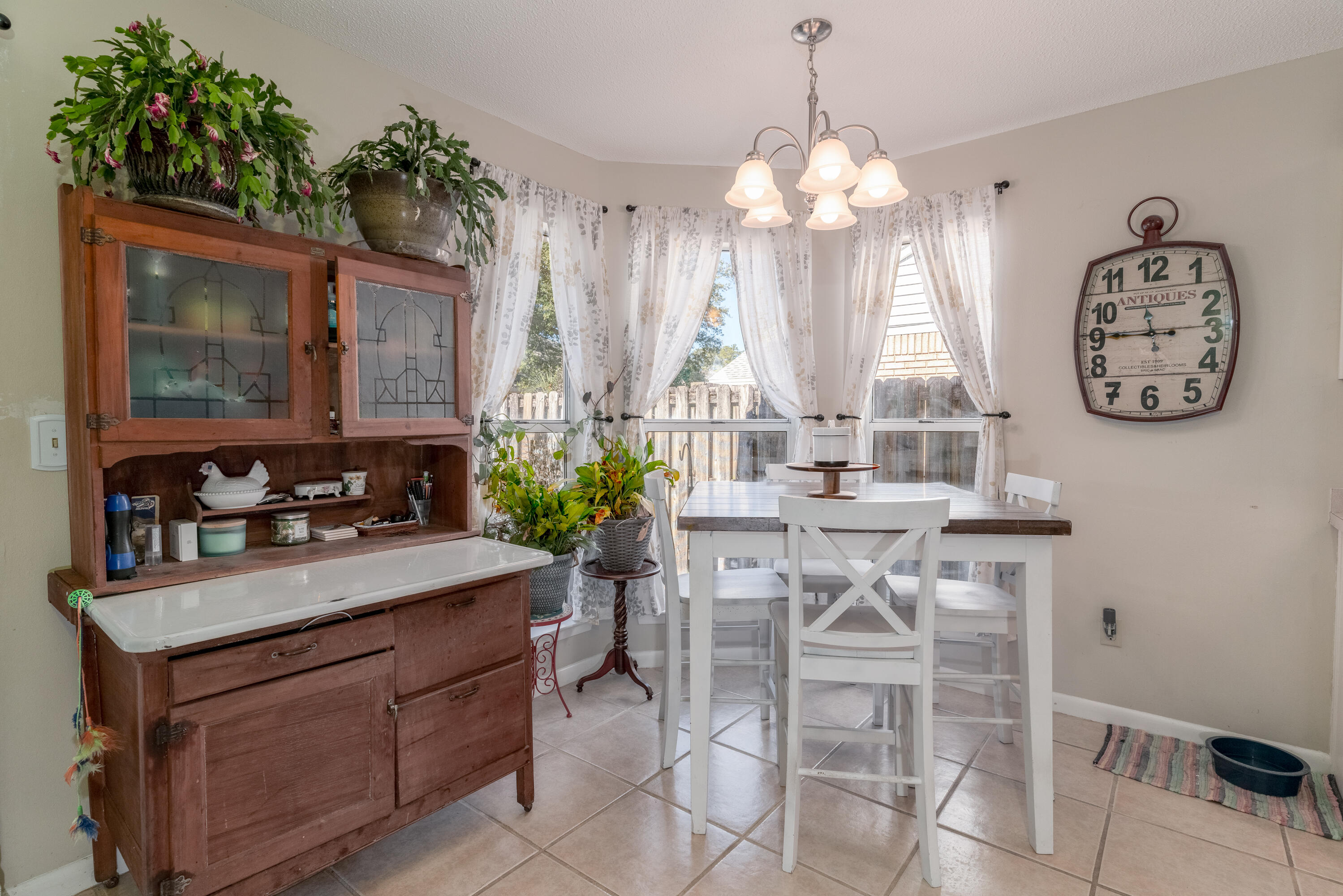 1548 Meadowbrook Court