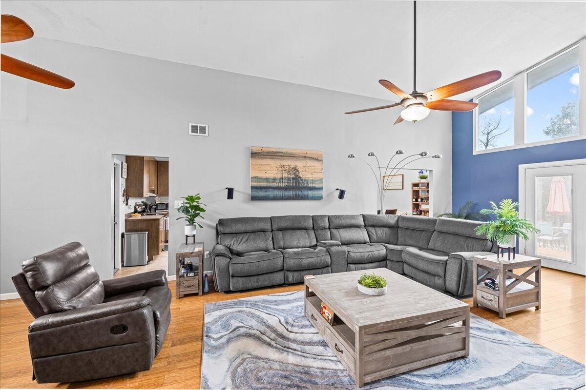 336 NW Holmes Boulevard