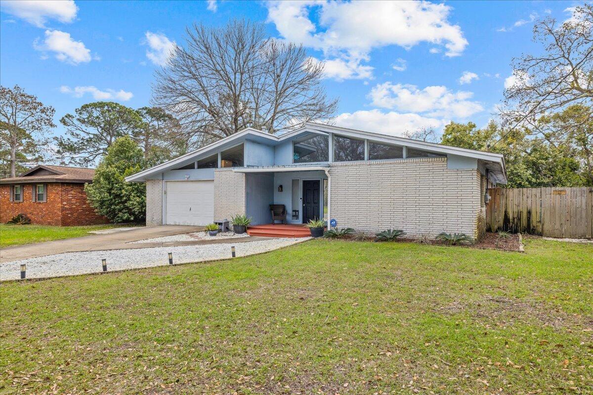 336 NW Holmes Boulevard