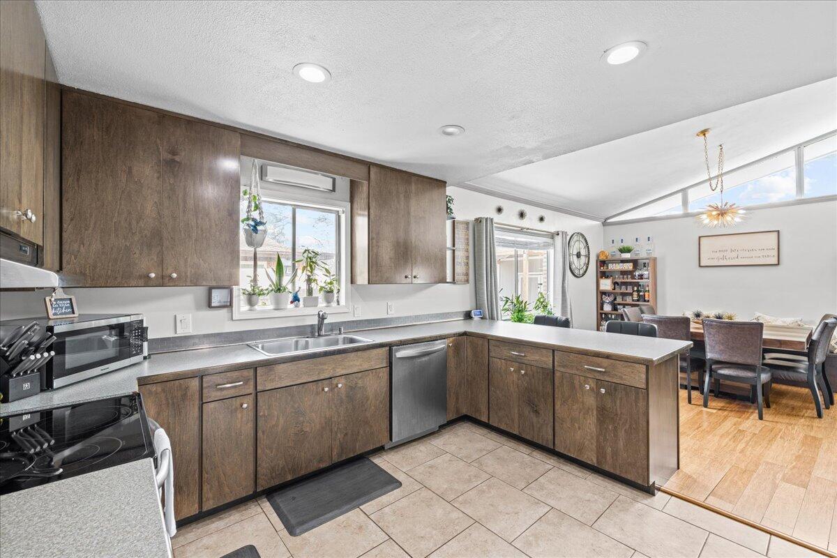 336 NW Holmes Boulevard