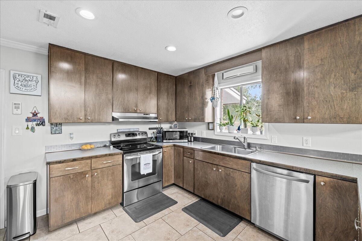 336 NW Holmes Boulevard