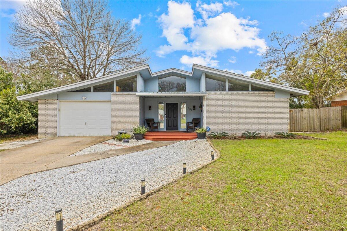 336 NW Holmes Boulevard