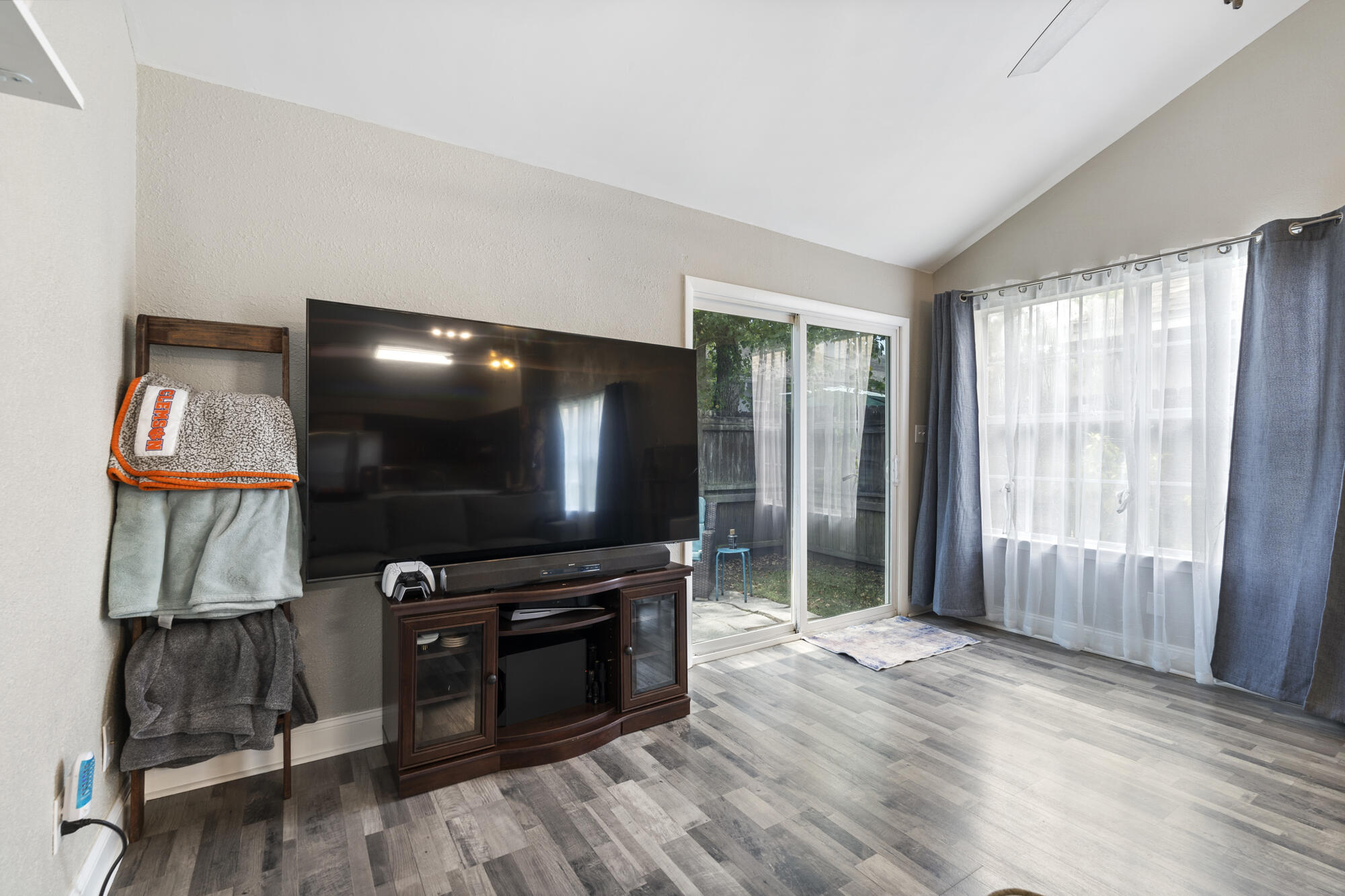 3045 Yorktown Circle