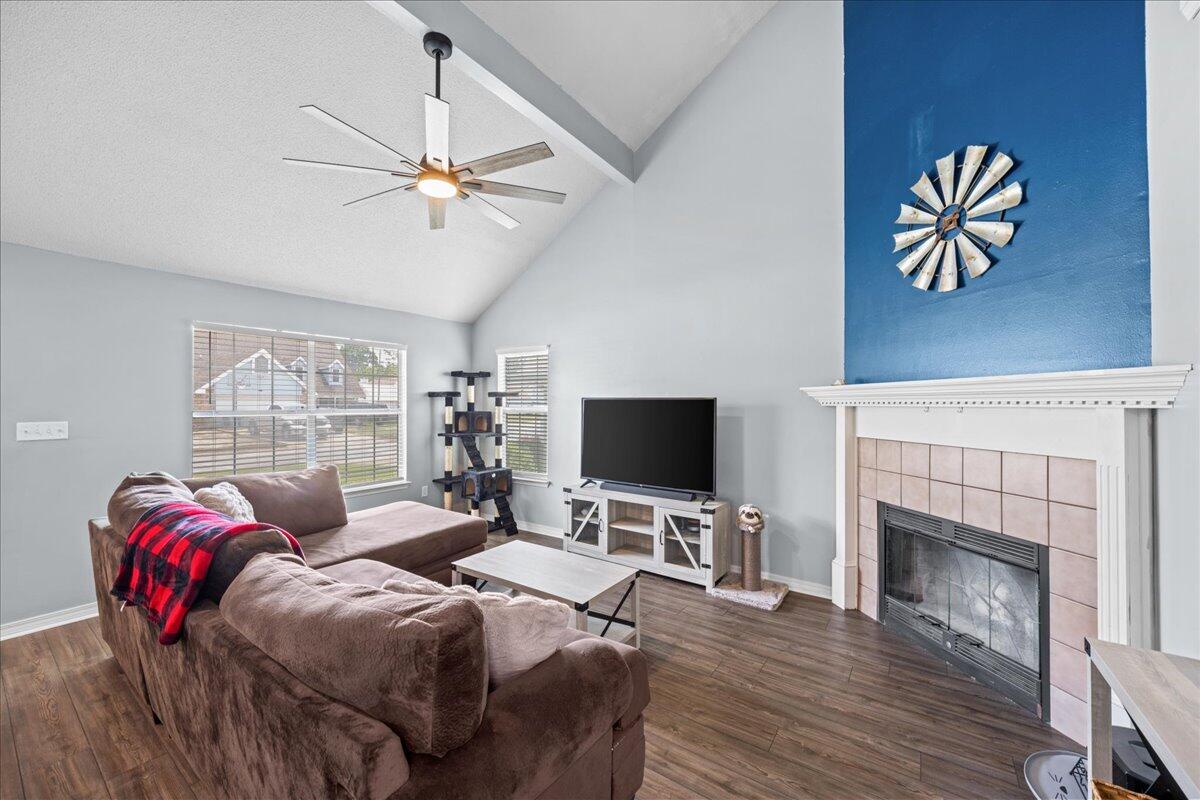 1176 Lost Trail
