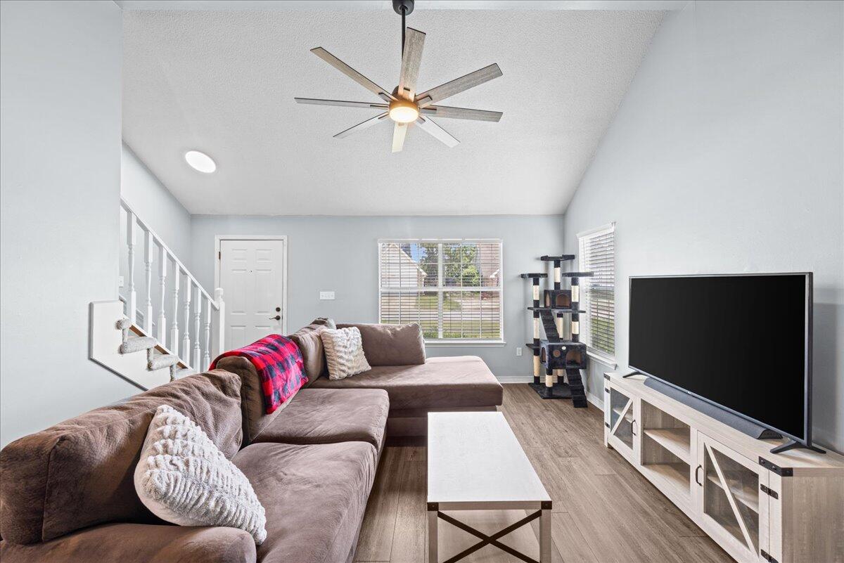 1176 Lost Trail