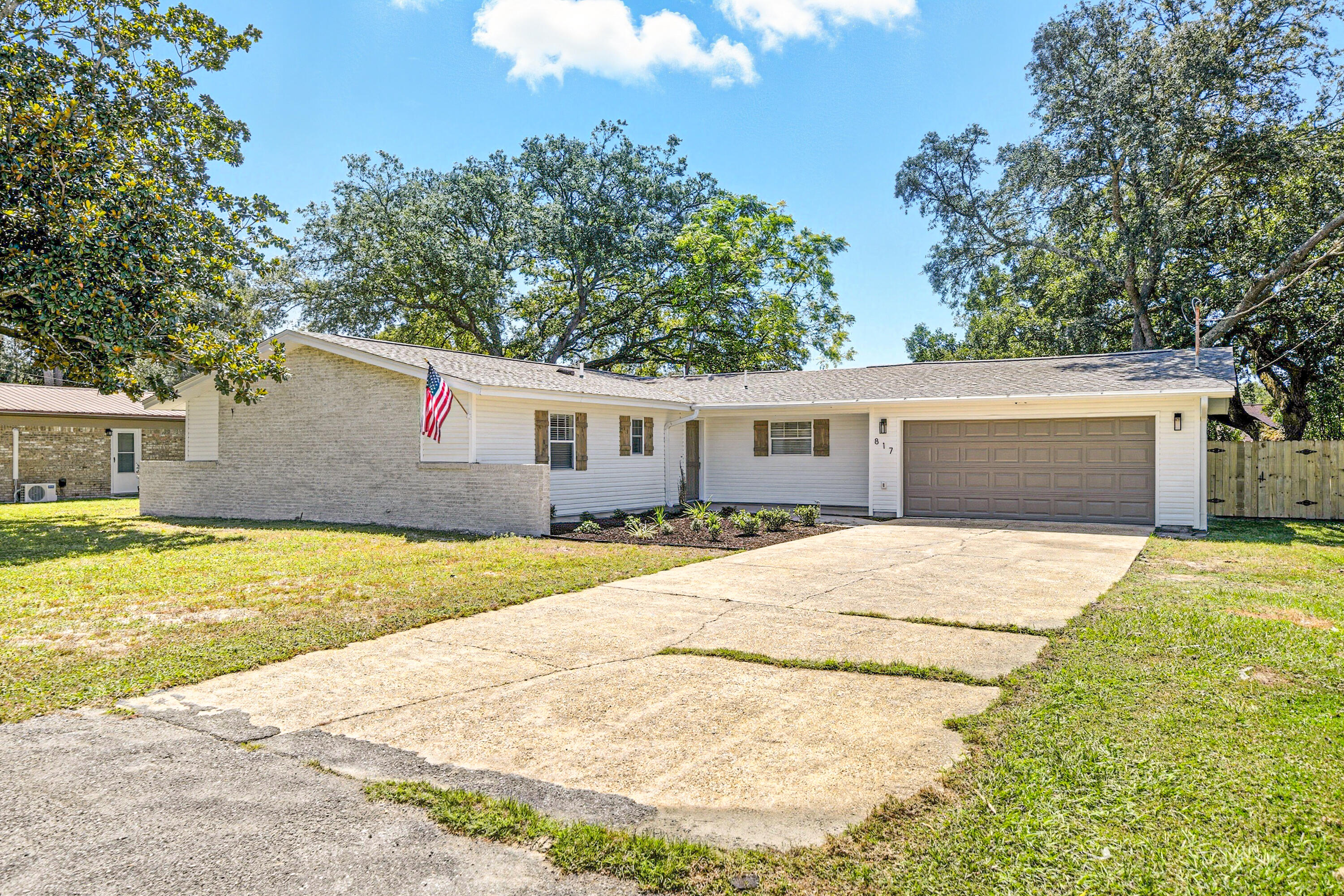 817 Valparaiso Boulevard