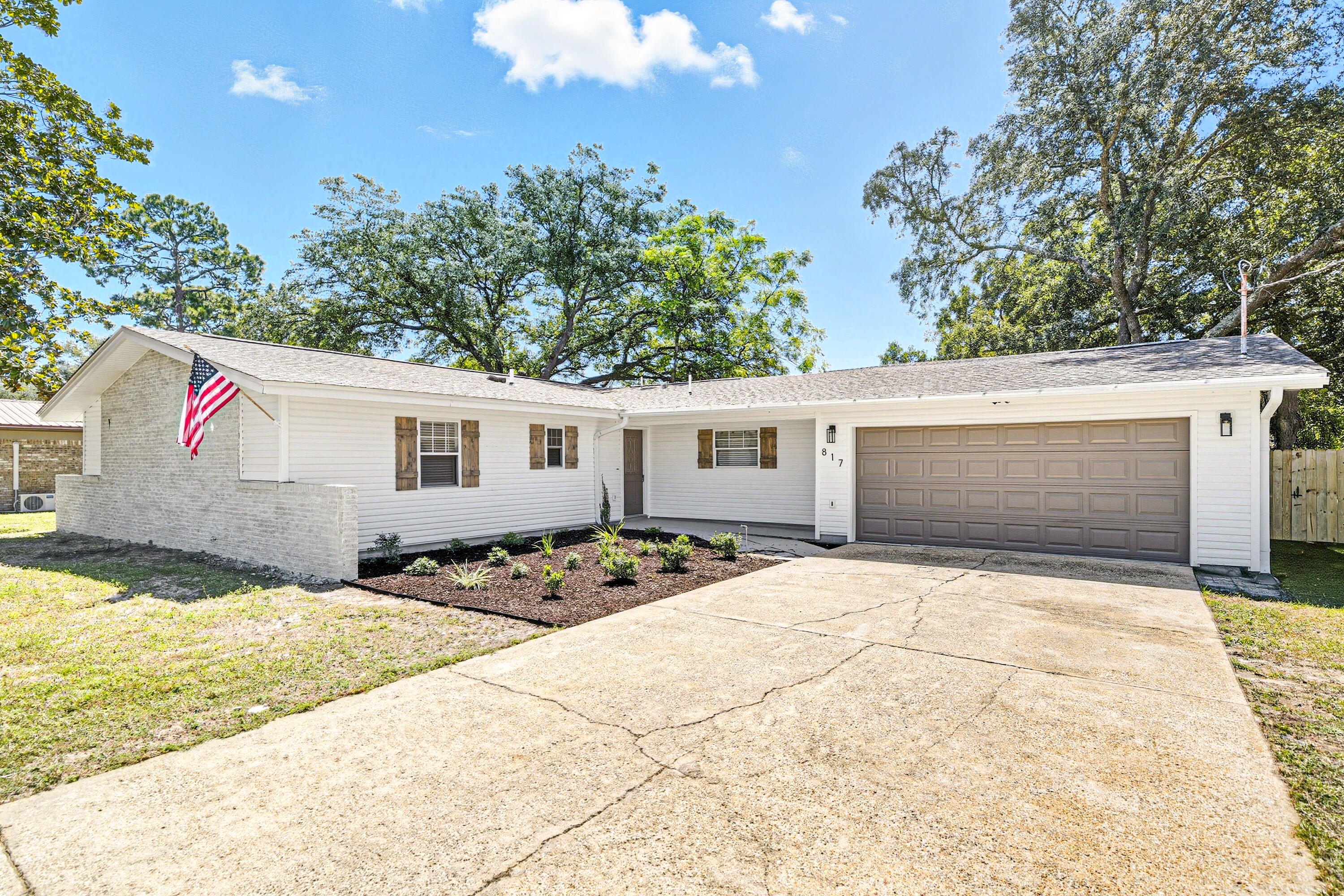 817 Valparaiso Boulevard