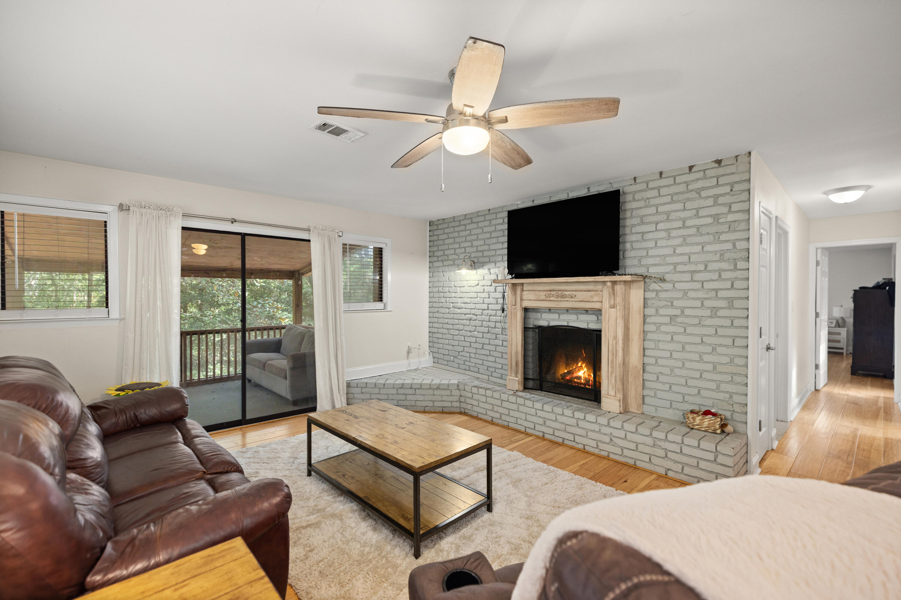 411 Redwood Avenue