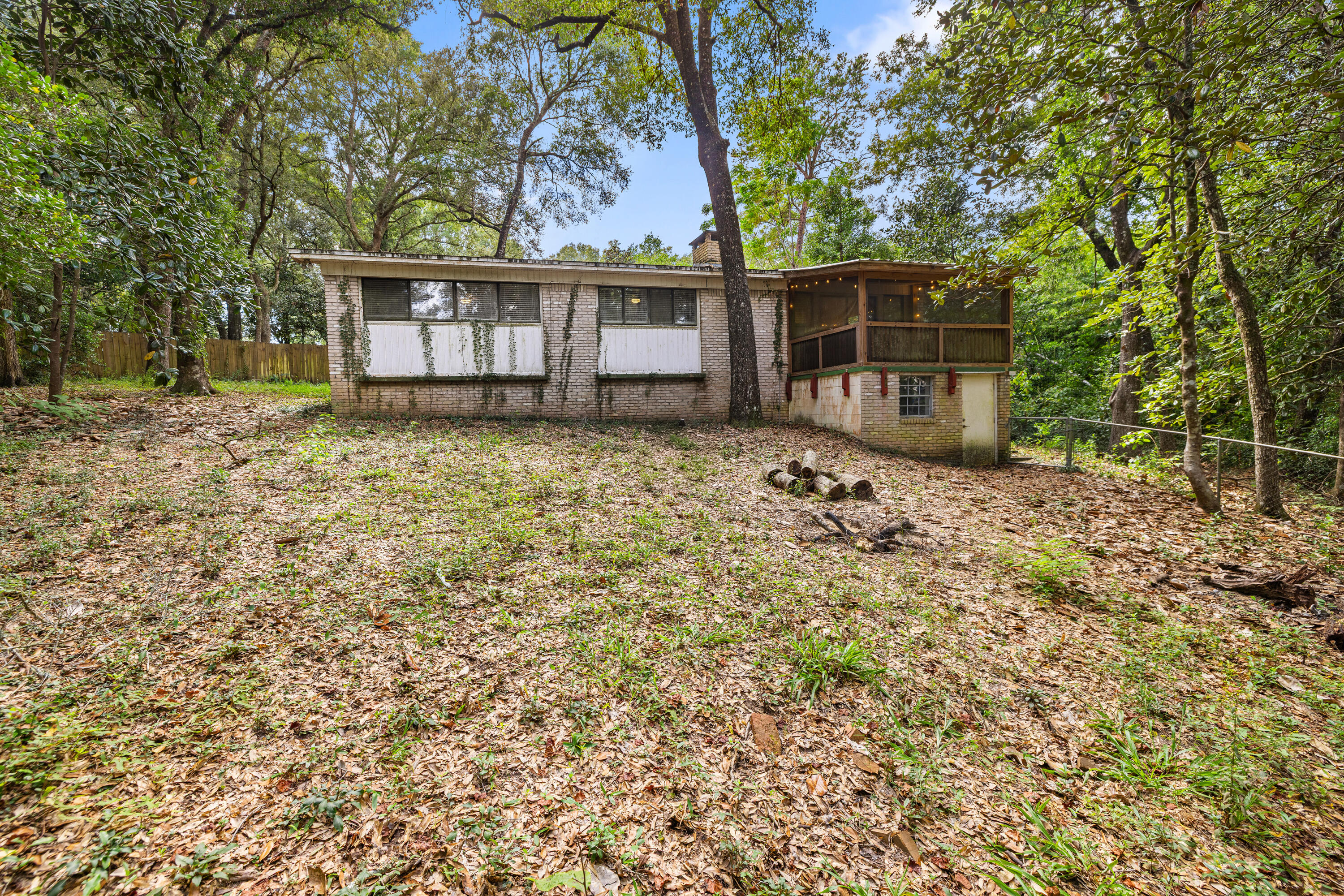411 Redwood Avenue