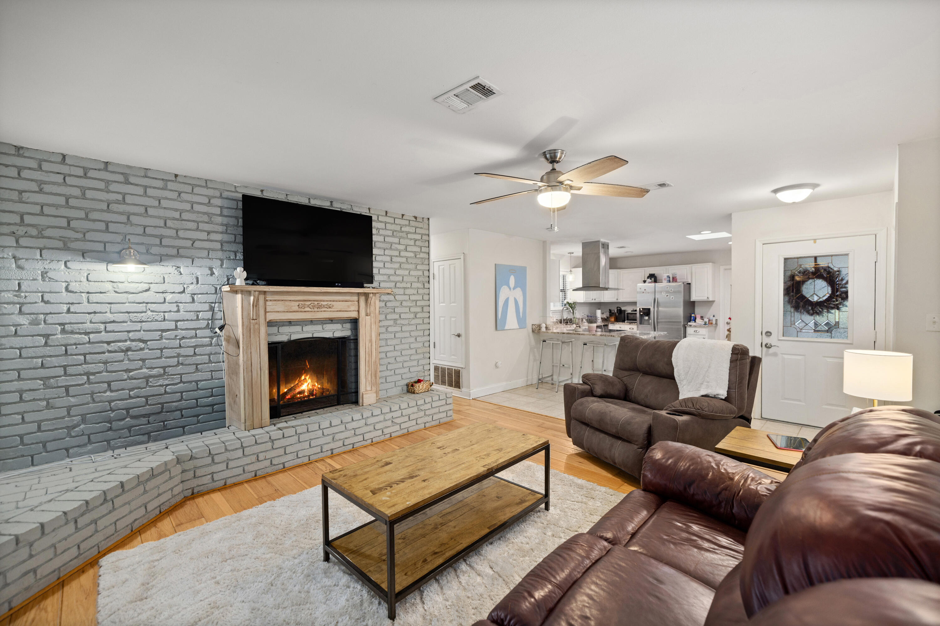 411 Redwood Avenue