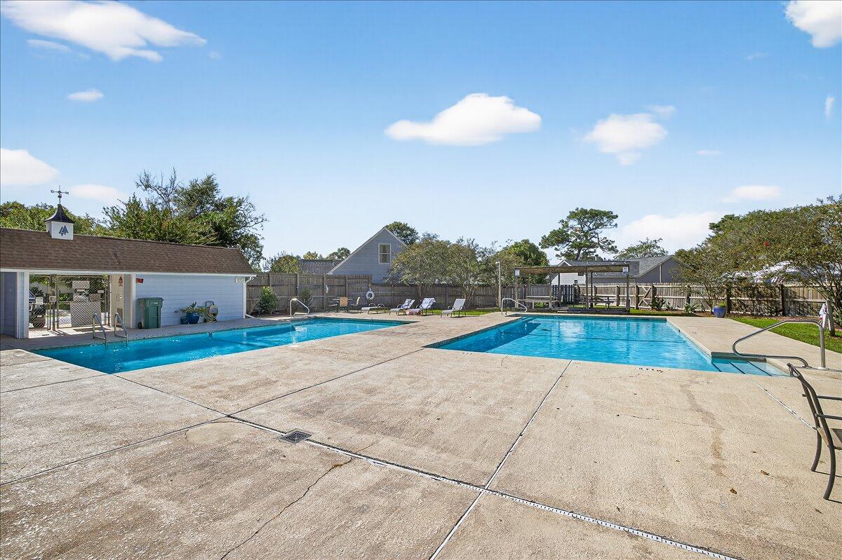 161 Meadowbrook Court
