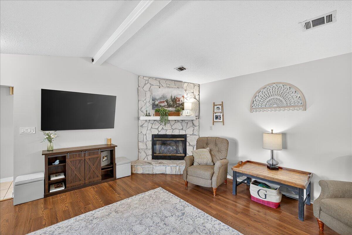 161 Meadowbrook Court
