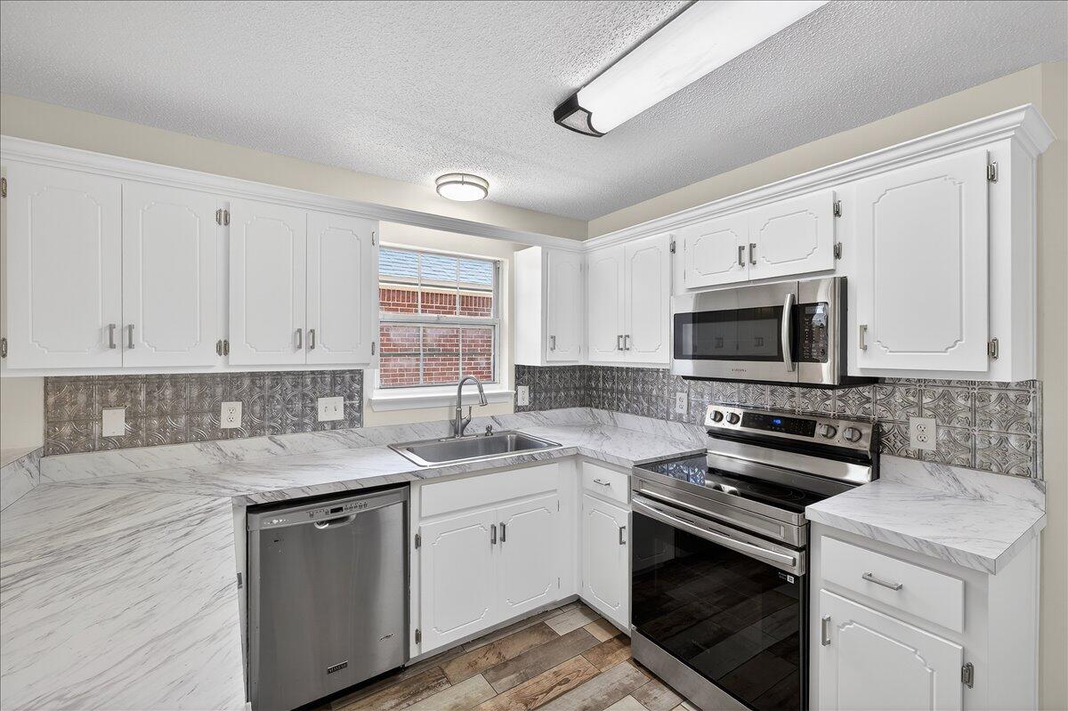 4566 Barrington Lane