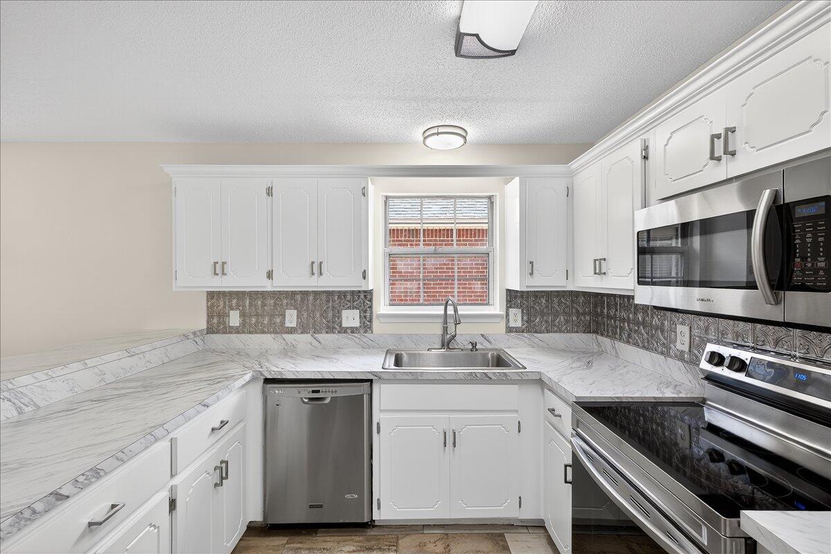 4566 Barrington Lane