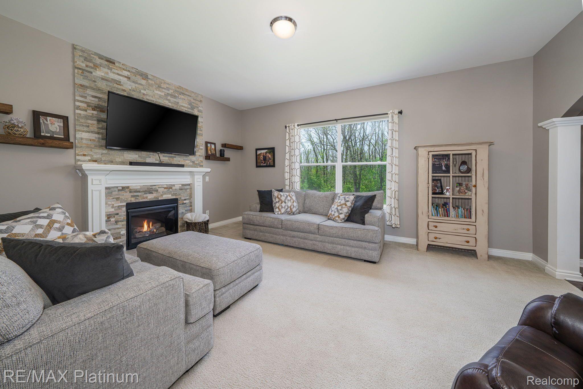 8470 JACK PINE Circle