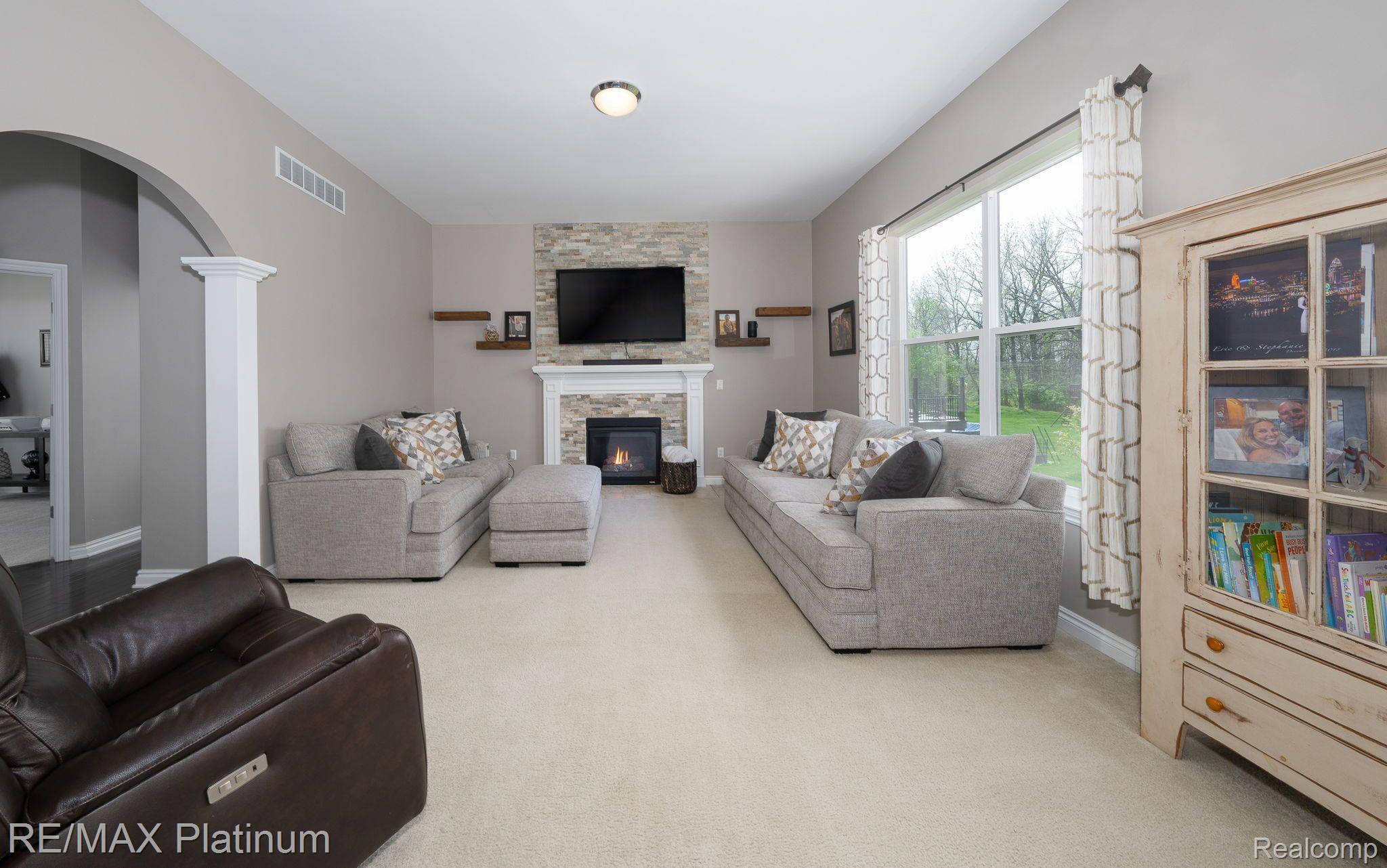 8470 JACK PINE Circle